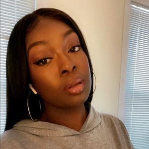 Meet your Posher, Deborah